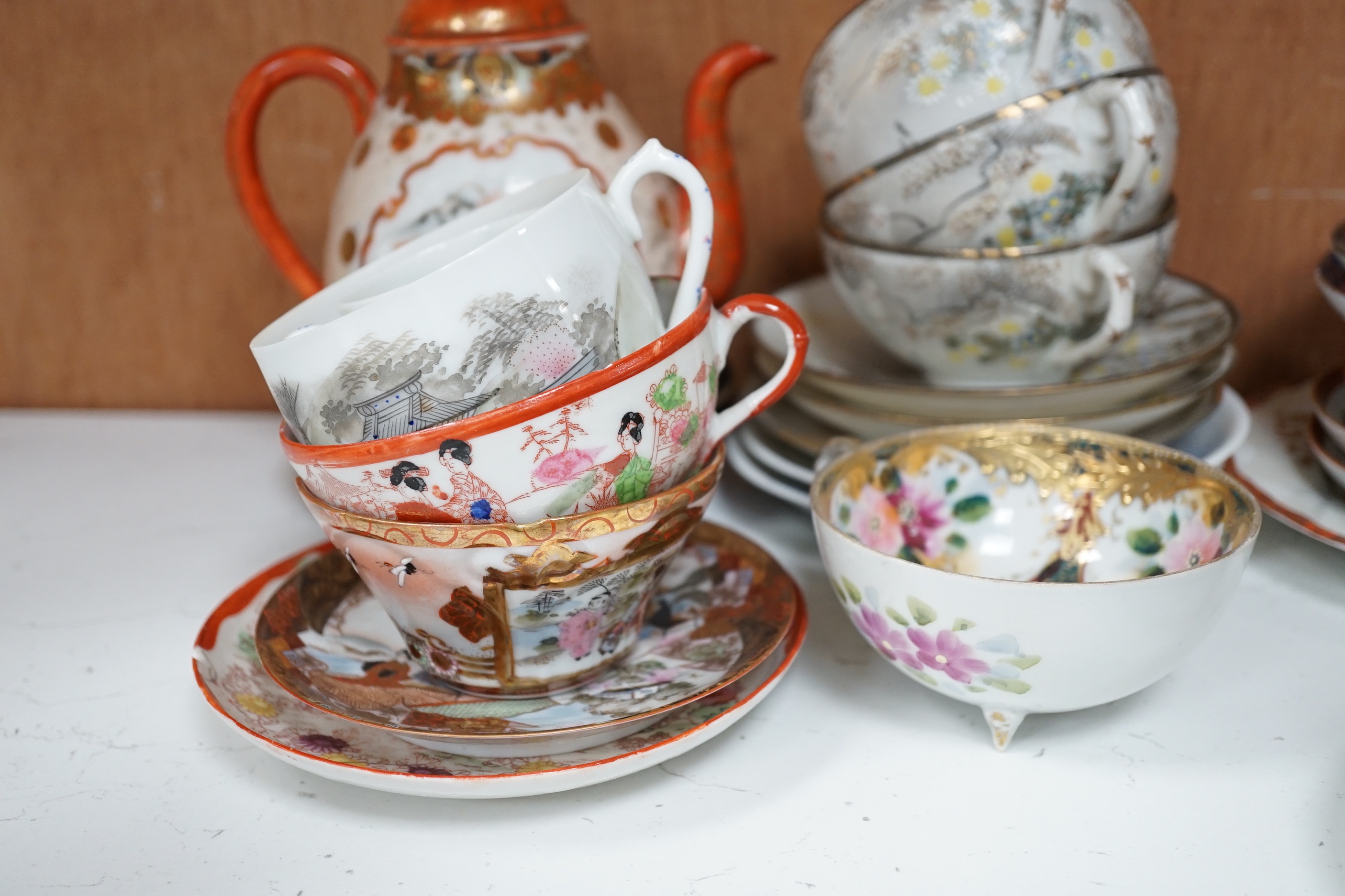 A group of various Japanese ceramics to include kutani